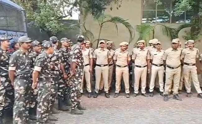 Protests intensify at Hyd University over land row
