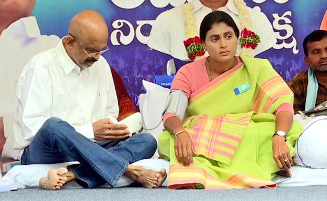 Sharmila continues indefinite fast at Hyd residence