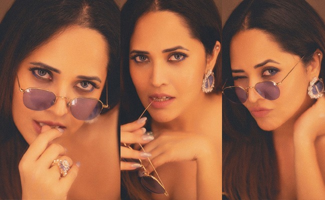 Pics: Anasuya's Naughty and Alluring Close-Up