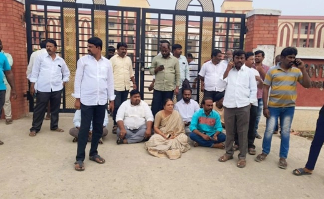 Infighting in TDP for sand mines in Kadapa!