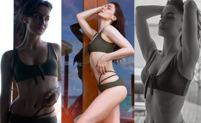 HOT: Elli Avram's Zero-Size Bikini Charm