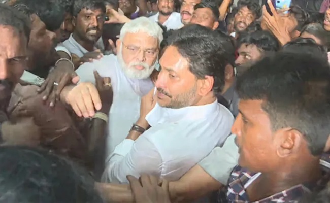 Cops ignore security cover to Jagan at Guntur