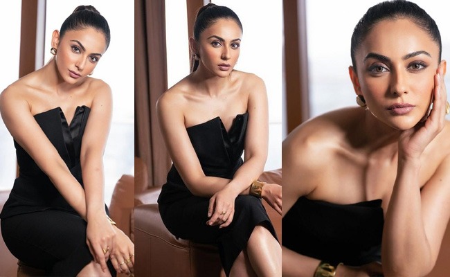 Pics: Rakul Stuns in a Chic Strapless Black Dress