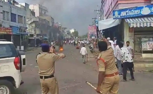 Pro-YSR families flee Palnadu under TDP threat!