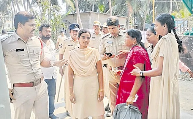 Dheera Vanithalu: A Lesson For All Party Workers