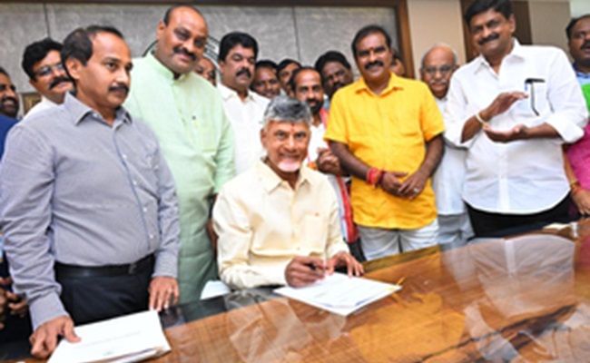 Naidu to restore volunteers' mechanism!