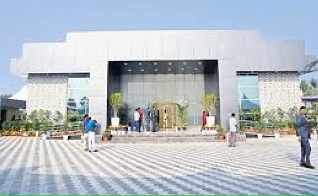 Naidu to restore Praja Vedika at Undavalli!