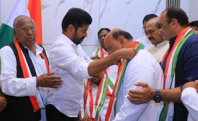 DS quits Congress, hours after joining party!