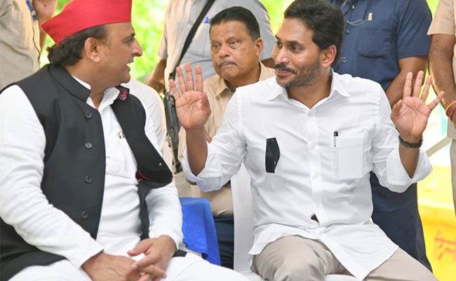 National media ignores Jagan dharna in Delhi?