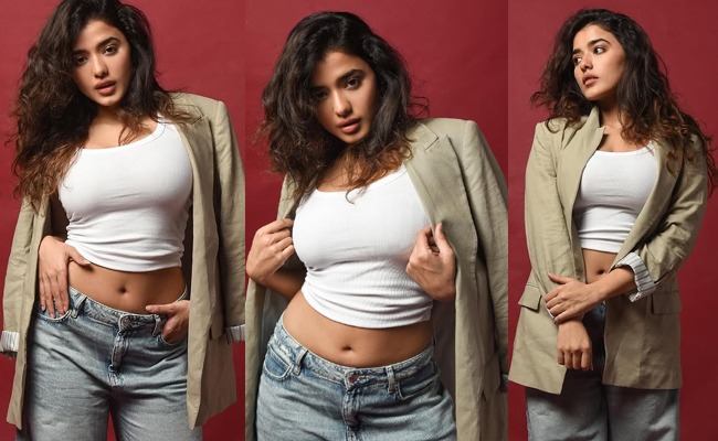 HOT: Ketika Flaunts Her Cute Navel