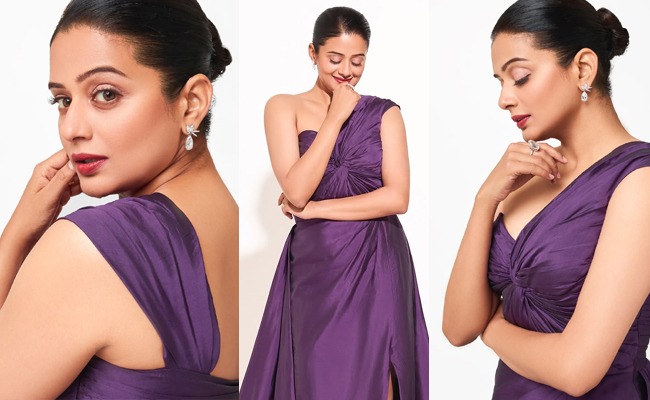 HOT: Priyamani Stuns in Sultry Purple!