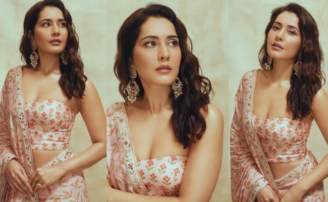 HOT: Evergreen Raashi's Radiant Look