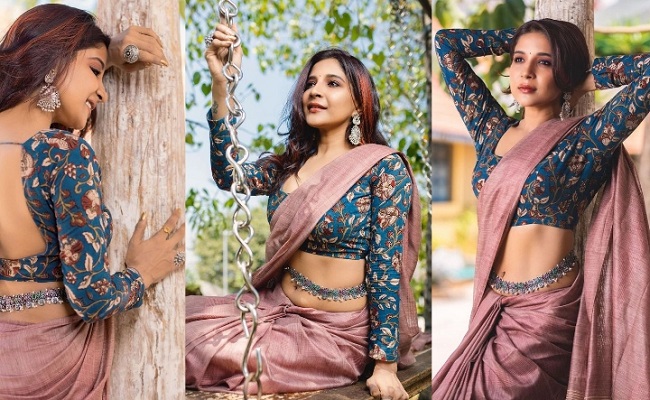 Pics: Navel Beauty Attempts Saree Clad