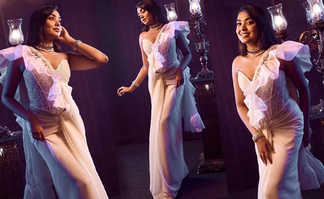 Pics: Devarakonda's Heroine Poses In Saree
