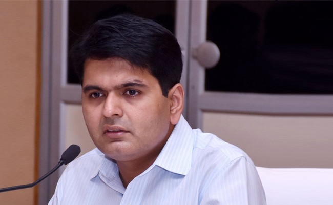 Another Praveen Prakash-type officer in Naidu CMO?