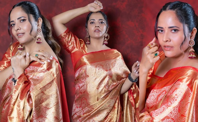 Pics: Anasuya's Decent Saree Poses