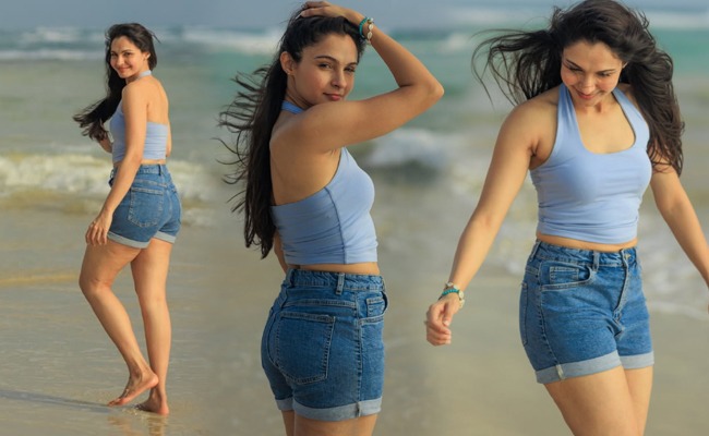 HOT: Lady At 40 With Youthful Beachside Allure