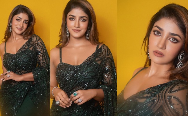 HOT: Dimple Turns Heads In Black Saree