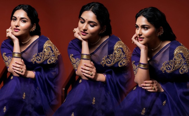 HOT: Hottest Beauty Shines In Sensuous Saree