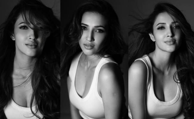 HOT: Sensuous Shetty In Cozy Monochrome