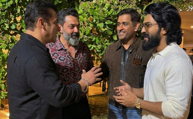 Charan's Candid Moment With Salman, Dhoni & Bobby