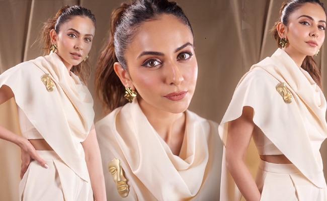 HOT: Tall Lady Radiates Glam With Glossy Skin