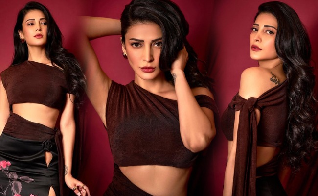 HOT: Shruti Goes Hot With Skin Show