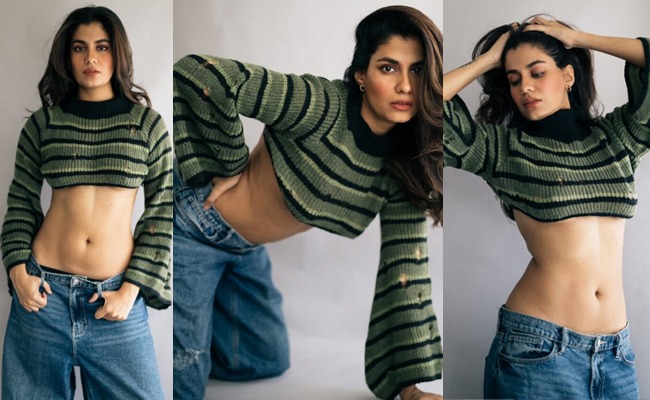 HOT: Telugu Lady's Bold Glam Show