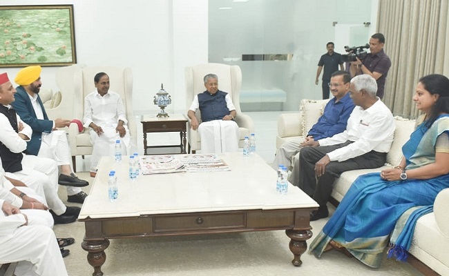 KCR holds breakfast meeting with CMs of 3 states