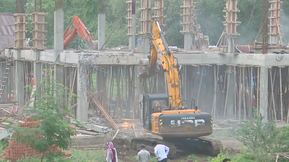Naidu begins bulldozer rule, YSRCP cries foul