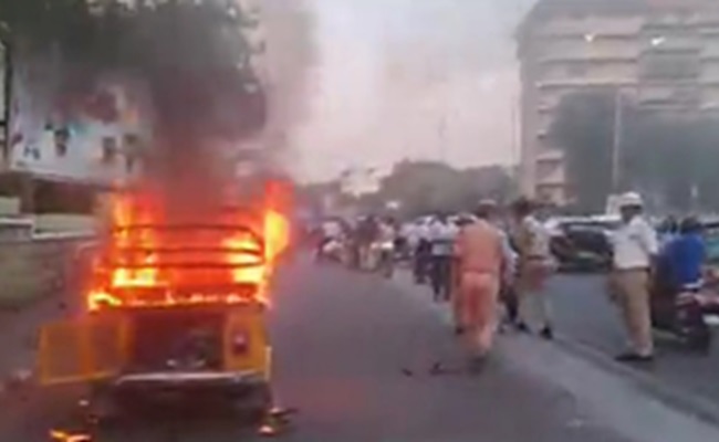 Auto driver sets vehicle ablaze in Hyd in protest