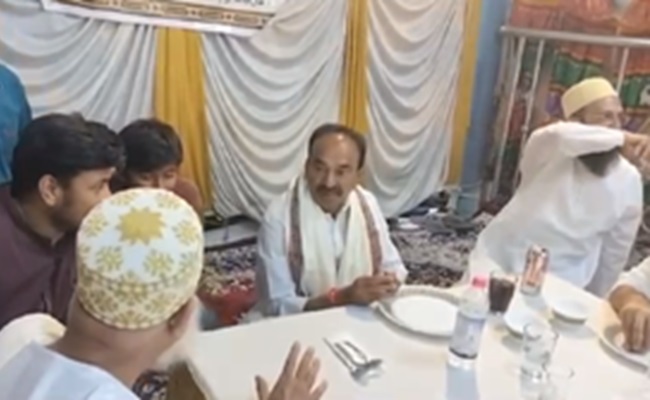 BJP candidate in T'gana attends Iftar feast