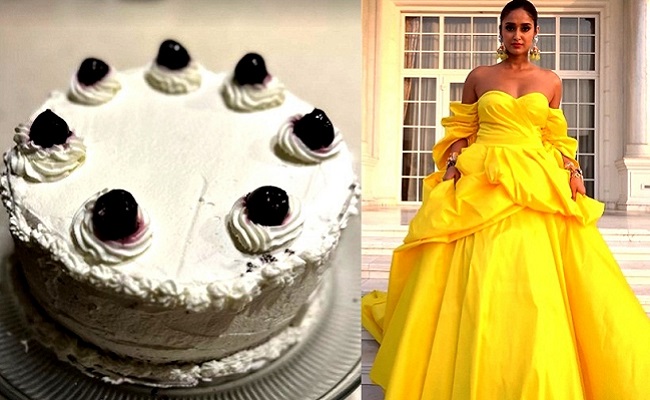 Ileana 'preggy perks' include cake made by sister