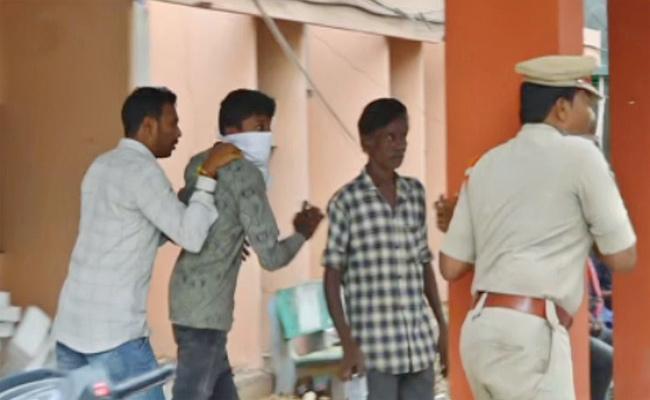 Attack on Jagan: Cops spare Bonda, arrest a minor