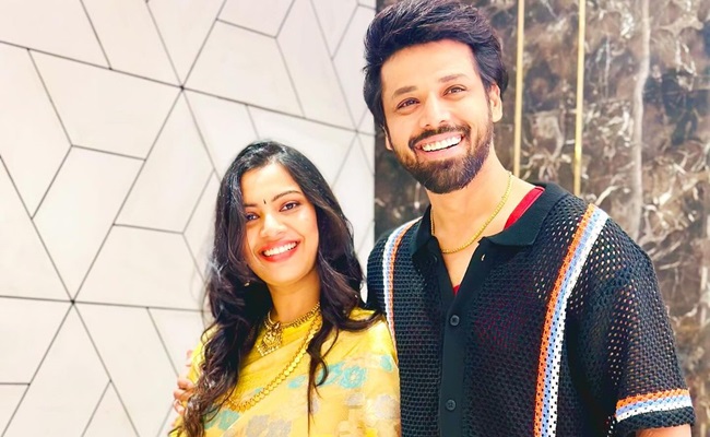 Geetha Madhuri Announces Second Pregnancy
