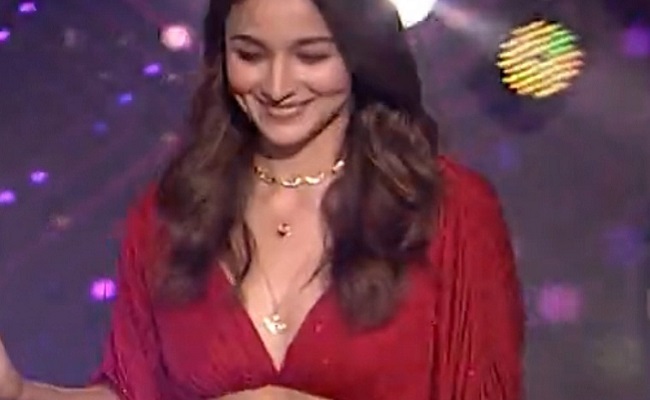 Alia Bhatt mouths Balakrishna's viral dialogue at BB 5 grand finale