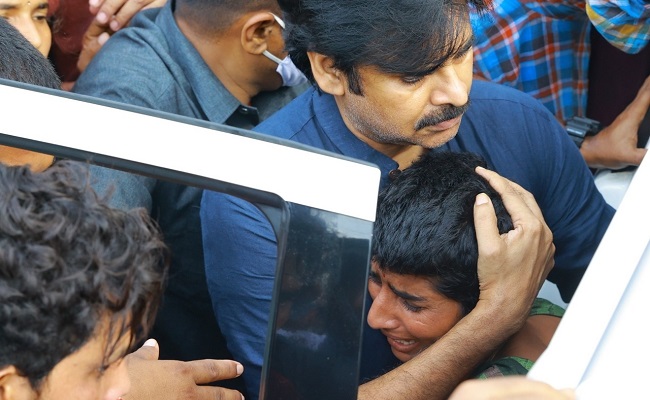 Pawan calls up family of Hyd rape, murder victim