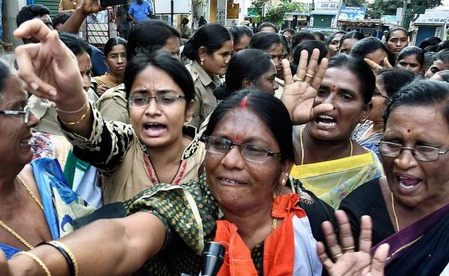 Amaravathi Farmers Cursing Chandrababu Naidu