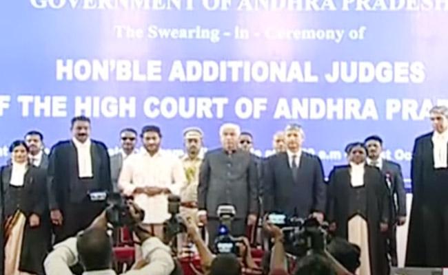Now, Jagan finds fault with trolling of judges!