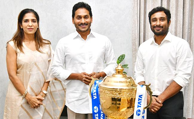 Ambati Rayudu again meets Jagan Mohan Reddy