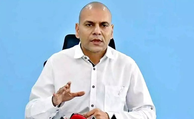 Naidu's favourite IAS officer back as TTD EO