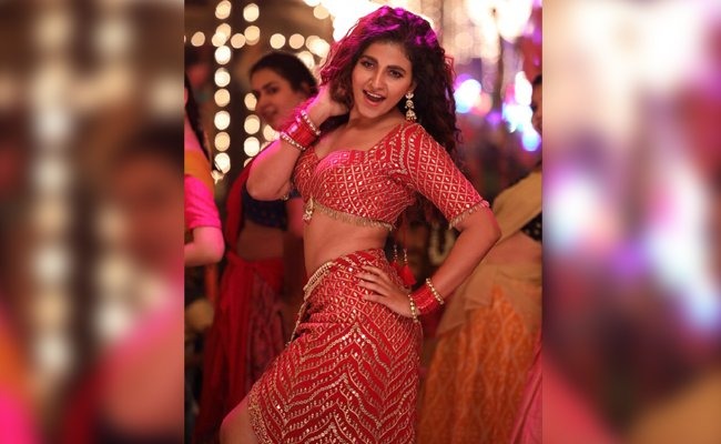 Anjali's Mass Comeback With Ra Ra Reddy