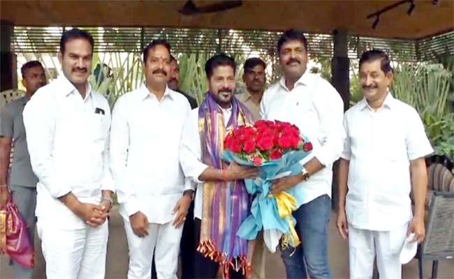 BRS leader, former mayor meets Revanth Reddy