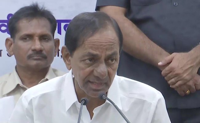 KCR gives slogan of 'BJP Mukt Bharat' in Patna visit