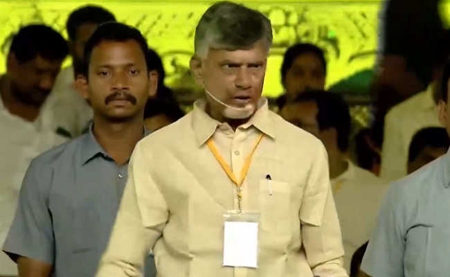 Stones pelted at Chandrababu Naidu in Vizag now