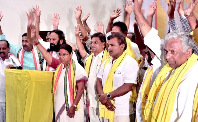 Telangana Cong leaders wearing TDP scarfs