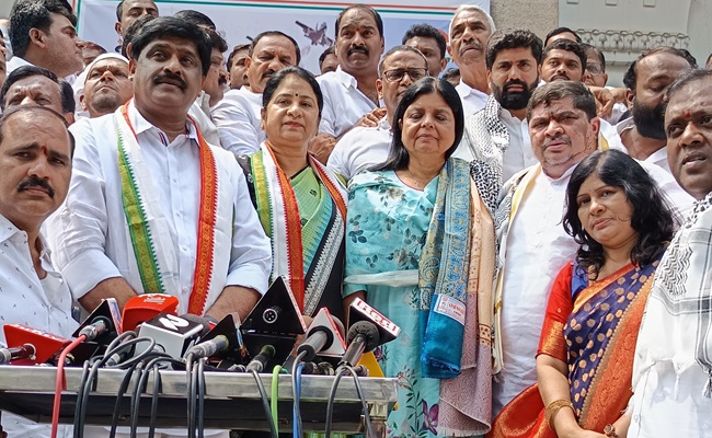 Hyd Deputy Mayor leaves BRS, joins Congress