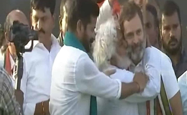 Gaddar hugs, plants kiss on Rahul at Khammam rally