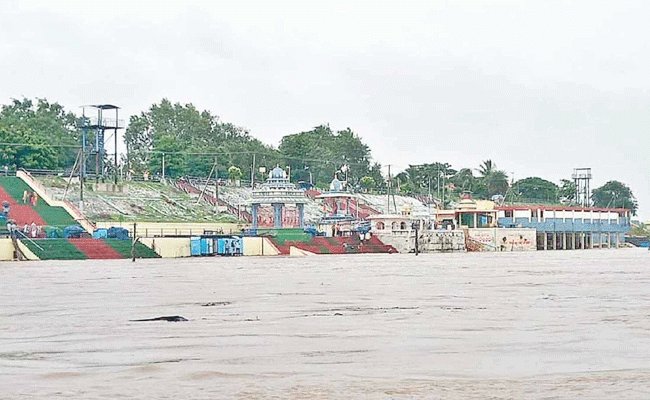 Telangana sounds flood alert along Godavari