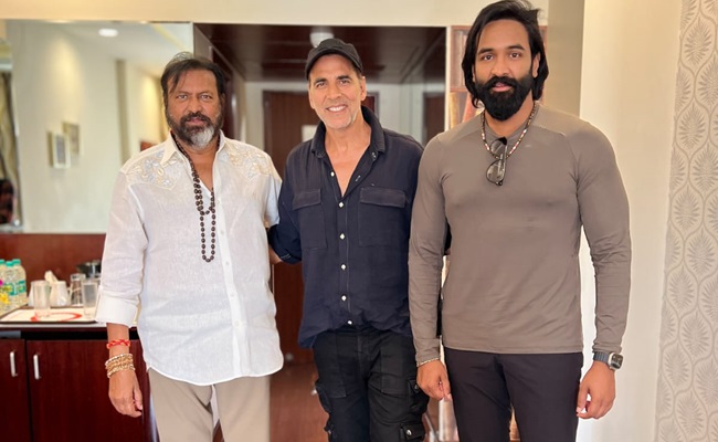 Akshay joins Manchu's 'Kannappa' shoot in Hyd